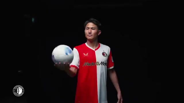 Tsuyoshi Watanabe tijdens zijn presentatie bij Feyenoord; archiefbeeld, niet van de interland tegen Venezuela.